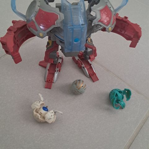 Bakugan figur og 2 baller