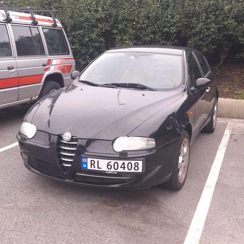 Alfa Romeo 147 selges i deler