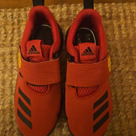 Adidas Marvel str. 34