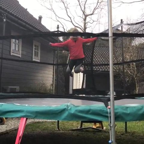 Stor trampoline gies bort