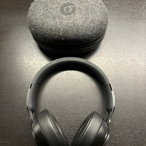 Beats Solo Pro on-ear headset for iPhone/Apple