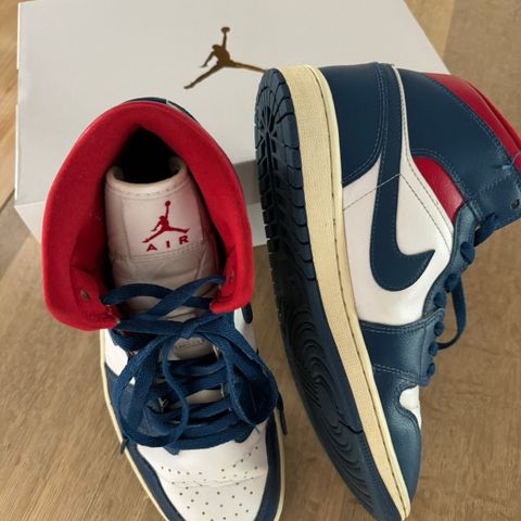 Kupp!! veldig pent brukte AIR JORDAN 1 MID selges billig