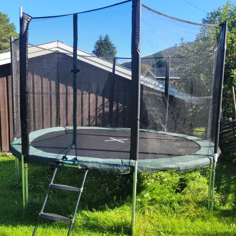 Trampoline selges