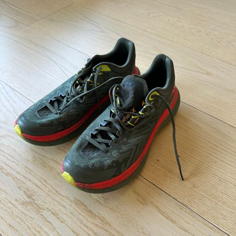 Hoka Tecton X str 44