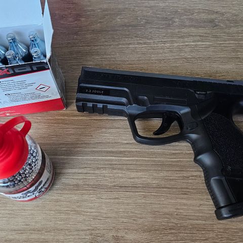 Airsoft - CO2 Pistol