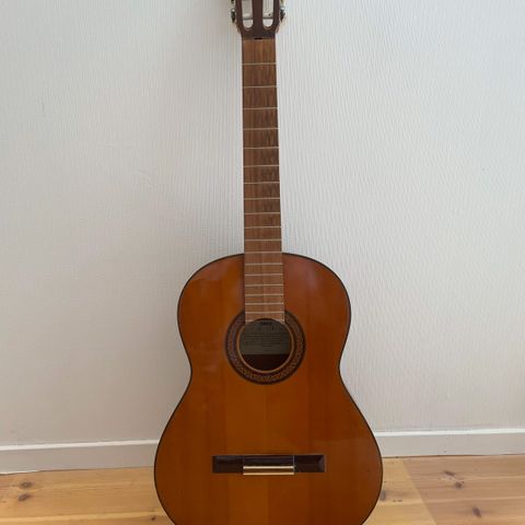 Yamaha G-225 klassisk akustisk gitar selges billig