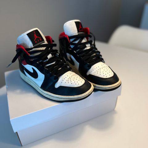 Nike Air Jordan 1 mid