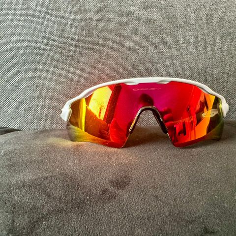 Oakley radar ev path prizm white/ruby