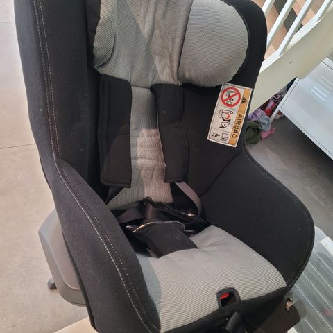 Bilsete isofix 0-15 måneder gis bort