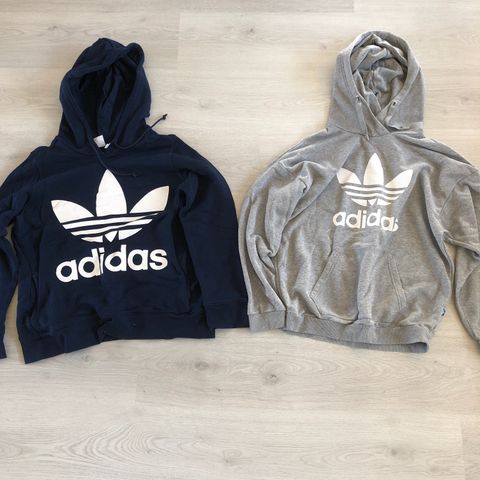 Svart og blå adidas genser