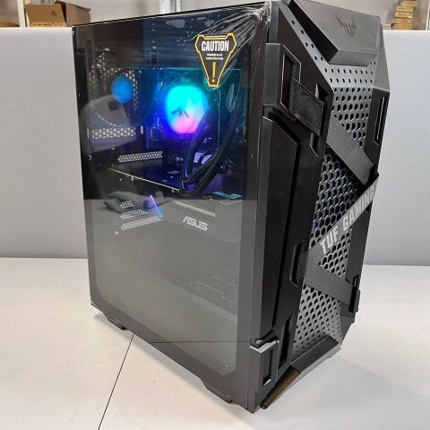 Delvis ny Gaming PC med RX 5600 XT, Ryzen 3, 16GB og vannkjøling!