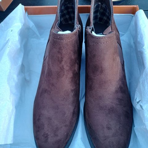 Nye fine Ferretto skinn boots, str 41.