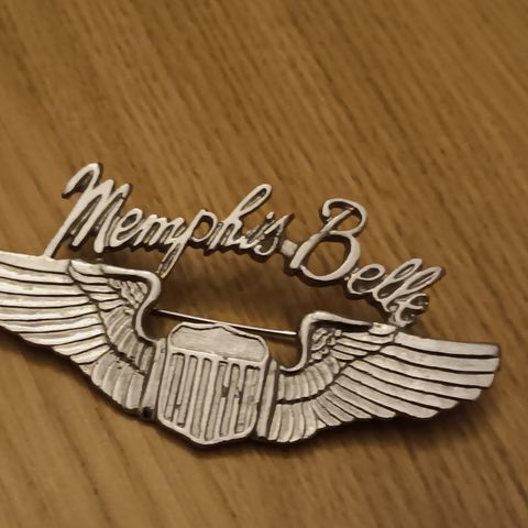 Stor nål. Memphis Belle.