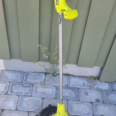 Ryobi batteridrevet kantklipper