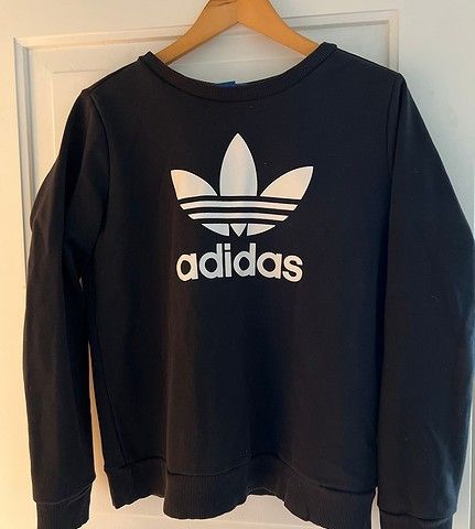 Svart Adidas damegenser kr 50