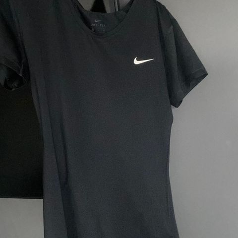 Nike drifit treningstopp som ny