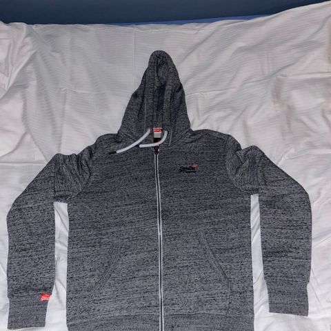 Superdry hoodie selges!