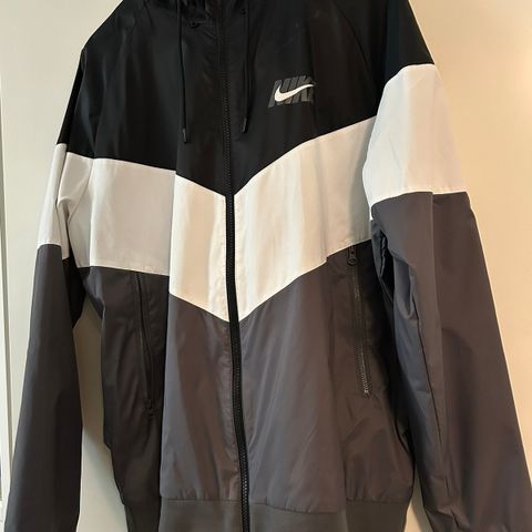 Nike jakke str L