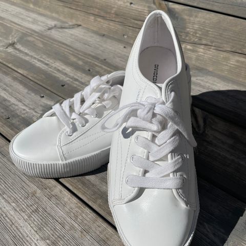 Hvite Sneakers str 41