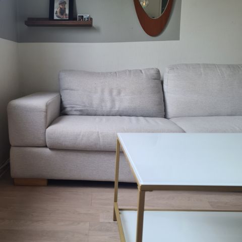 Reservert: Meget stor sofa med sjeselong