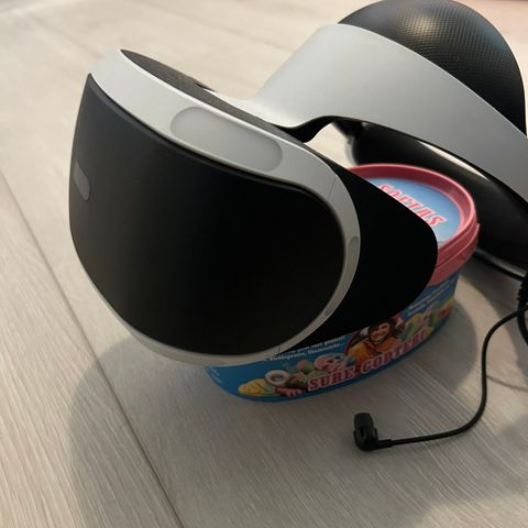 VR briller med kontroller og kamera