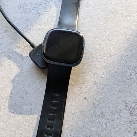 Fitbit versa 4