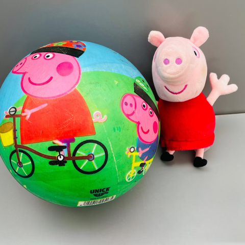 Peppa Pig leker ball og bamse plysj