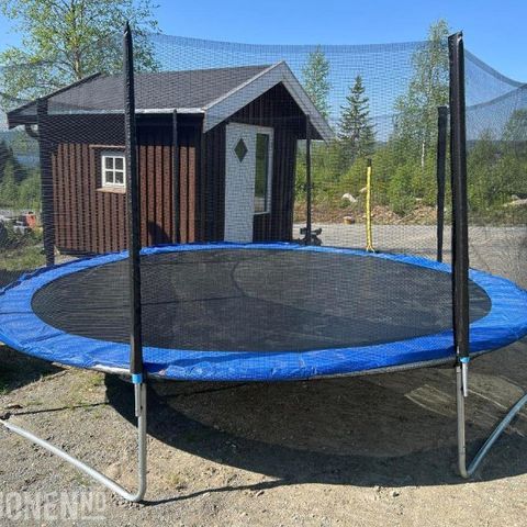 2023 TRAMPOLINE DELUX DIAMANTER 4.27 CM, avsluttes 07.08