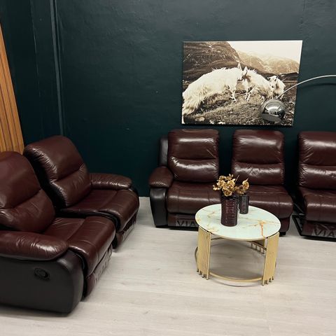 GRATIS LEVERING - SALG! Veldig fin Viale skinn recliner sofaer