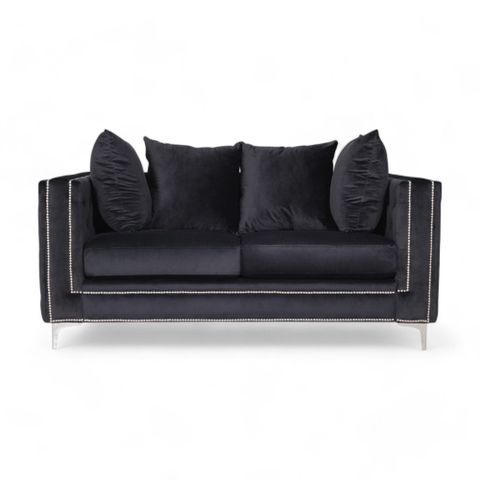 Fri Frakt | Utmerket tilstand | Dallas 2-seter sofa i sort velur fra A-Møbler