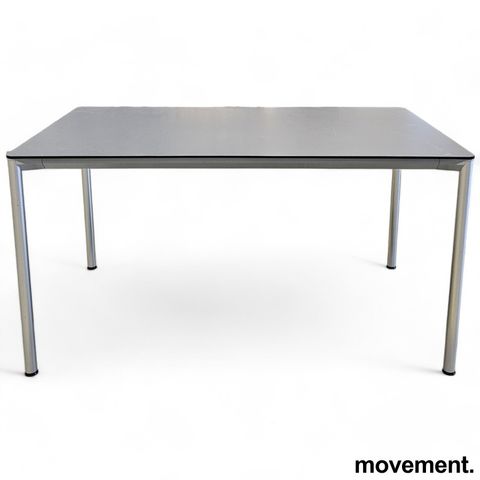 Skrivebord / kantinebord i grått fra Fritz Hansen, modell Ice, 138x79cm, brukt