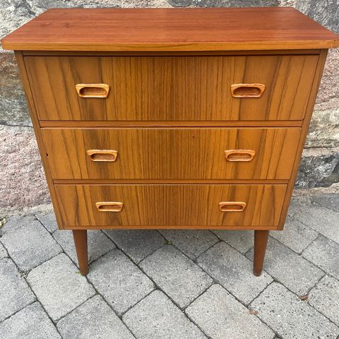 Retro teak liten smal 3 skuffers kommode- Hent eller få levert