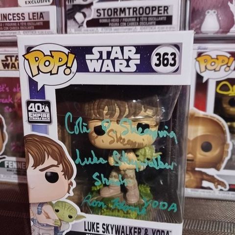 Funko  - Funko Pop Luke Skywalker en Yoda #363 Signed by Colin P Skeaping Ron Ho