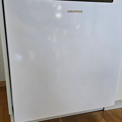 Grundig oppvaskmaskin GNLP4541WC1