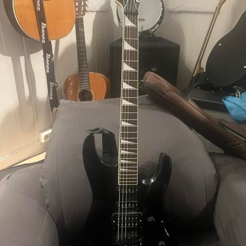 Jackson DK2 selges