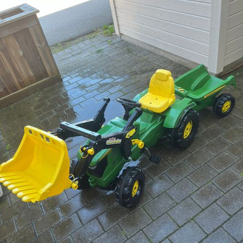 John deere traktor med henger og skuffe