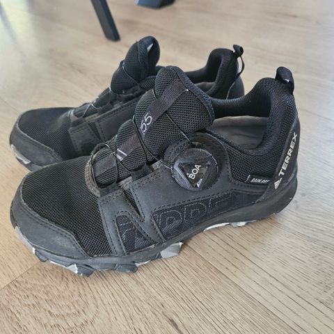 Adidas terrex sko str. 32