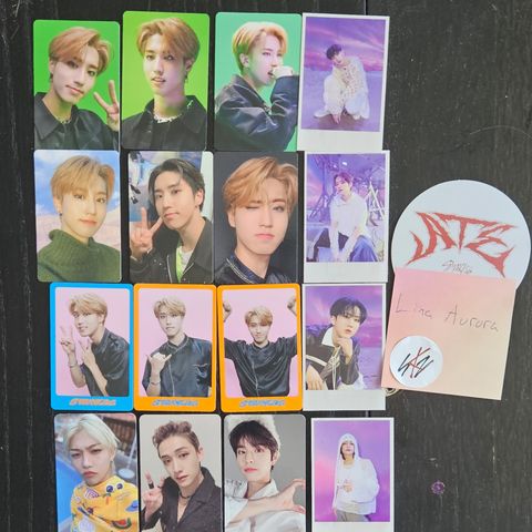 Stray kids photocards