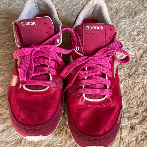 Fine rosa joggesko fra Reebok str 40,5 selges kr 200