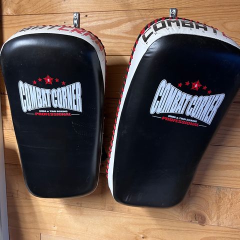 ELITE MUAY THAI PADS til salg