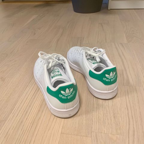 Knapt brukt Stan Smith sko.