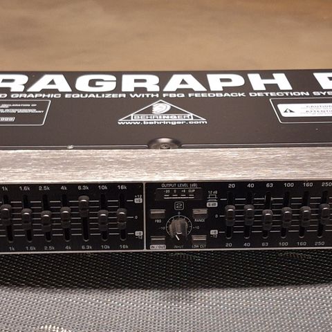 Behringer Equalizer FBQ1502