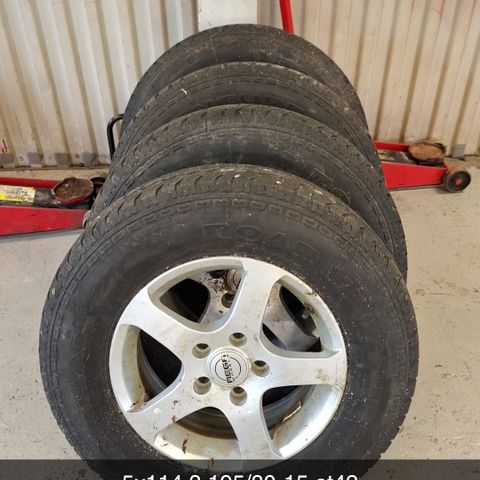 5×114,3 et 42 med greie 195/80r15"