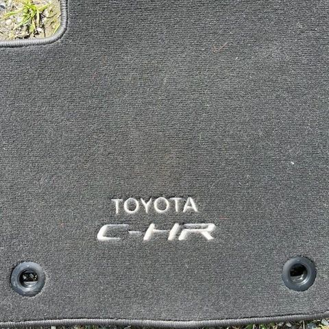 4 nye stoffmatter til Toyota C-HR selges