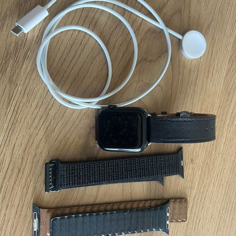 Apple Watch 7 series, 45 mm god batteritilstand