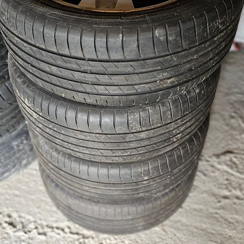 Original 16" Ford hjulsett med 205/55/16 Goodyear sommerdekk