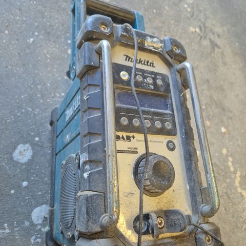 Makita dab radio