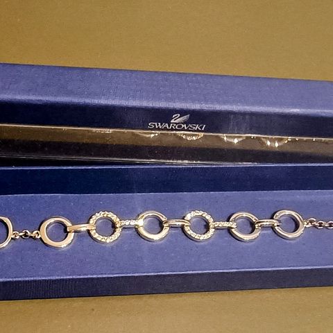 Swarovski armbånd - som nytt, i eske