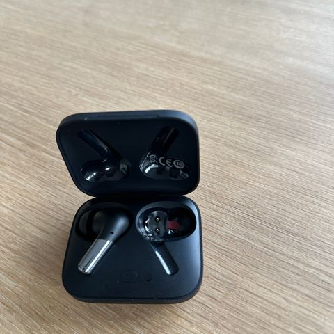 Oneplus Buds Pro med kun venstre plugg