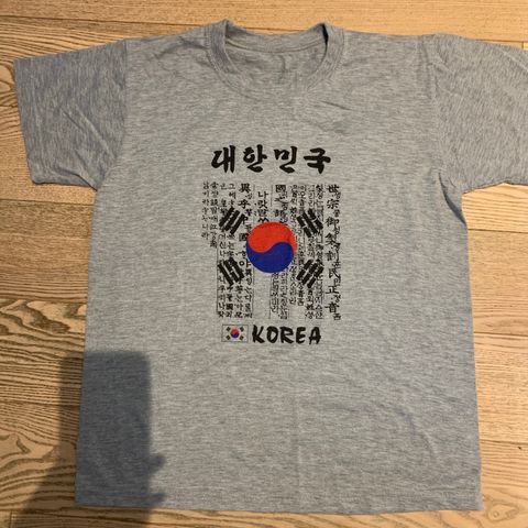 Pent brukt Korea T-skjorte